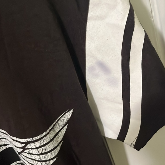 Chaser Tee. Size M - Picture 5 of 5